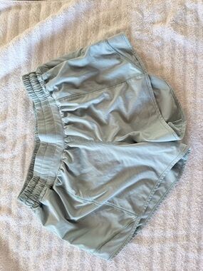 Lululemon low rise 4” hotty hot size 6 light green